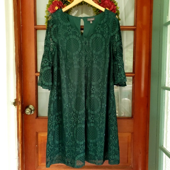 Luxology Dresses & Skirts - Luxology Hunter Green Bell Sleeve Lace Dress